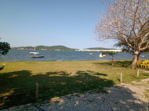 Casa aconchegante em Cabo frio, perto de tudo e com garagem 64m2